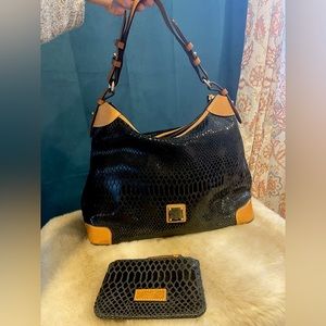 Dooney & Bourke leather shoulder bag. Navy snake print. Authentic.